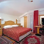 Hotel Bellevue Canazei