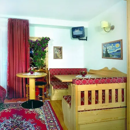 Otel Bellevue Canazei